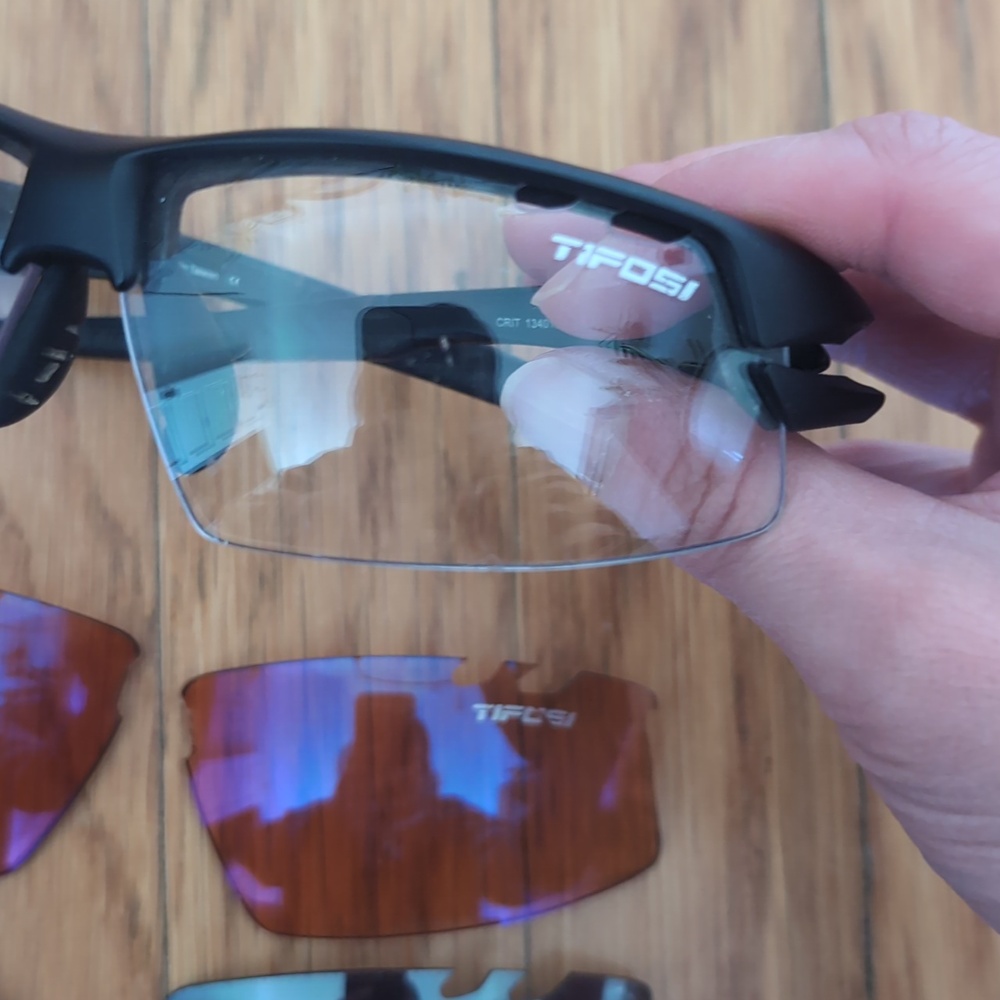 Tifosi Sunglasses With Alternate Lenses - Picture 3 of 9